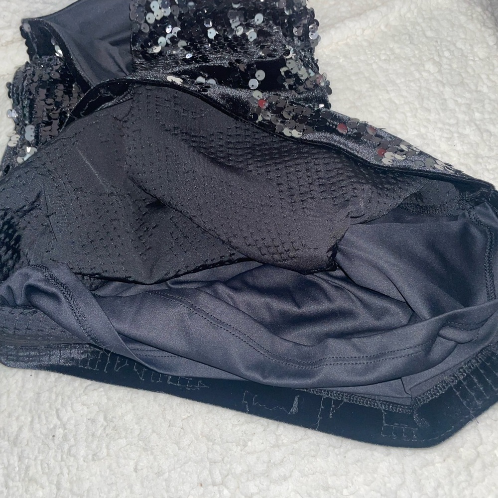 From express, never warn. New w/tags  sequin skirt. fleece lining mini skirt - Picture 4 of 4